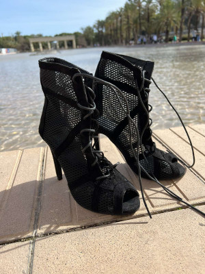 Босоножки для занятий хилс