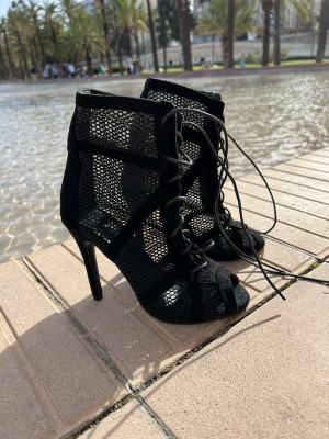 Босоножки для занятий хилс