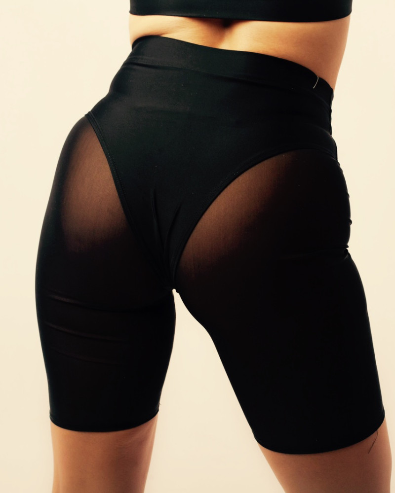 Велосипедки із сітки з шортами