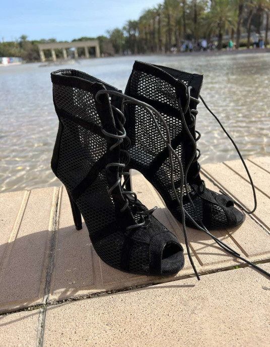 Босоножки для занятий хилс