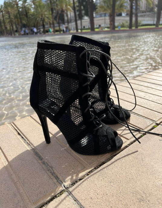 Босоножки для занятий хилс