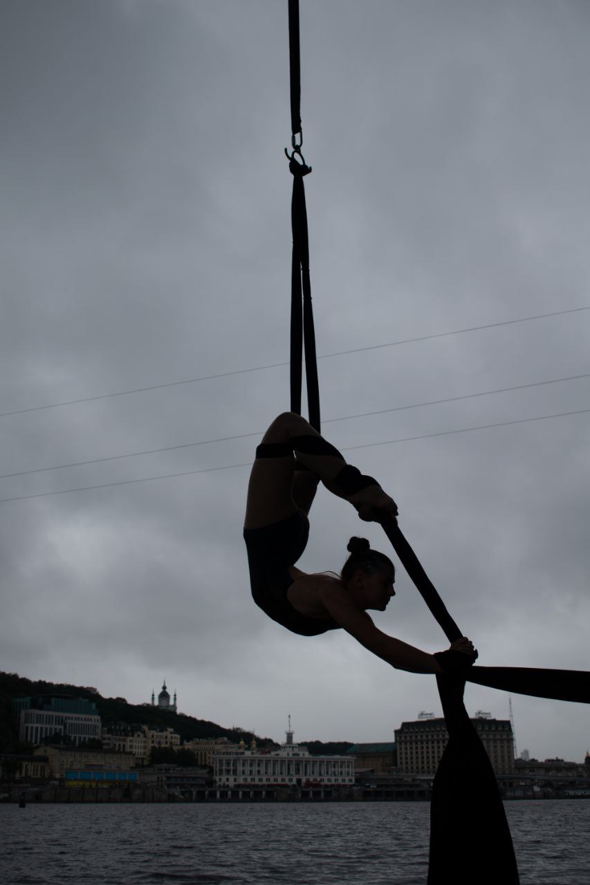 photo_5231276798413764403_y