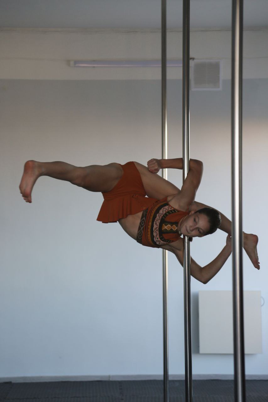 photo_5330548632384045805_y